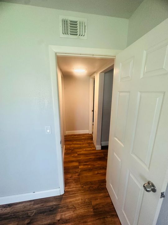 For Sale: $235,000 (2 beds, 1 baths, 991 Square Feet)