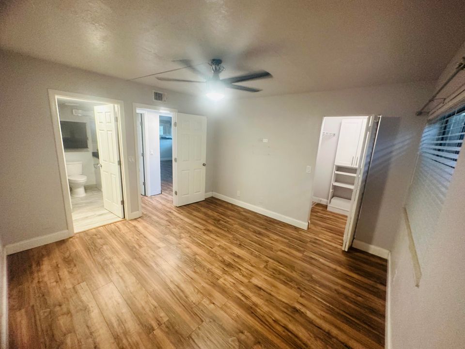 For Sale: $235,000 (2 beds, 1 baths, 991 Square Feet)