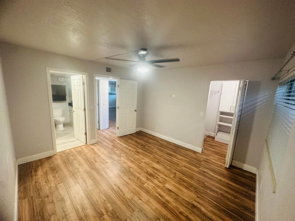 For Sale: $235,000 (2 beds, 1 baths, 991 Square Feet)