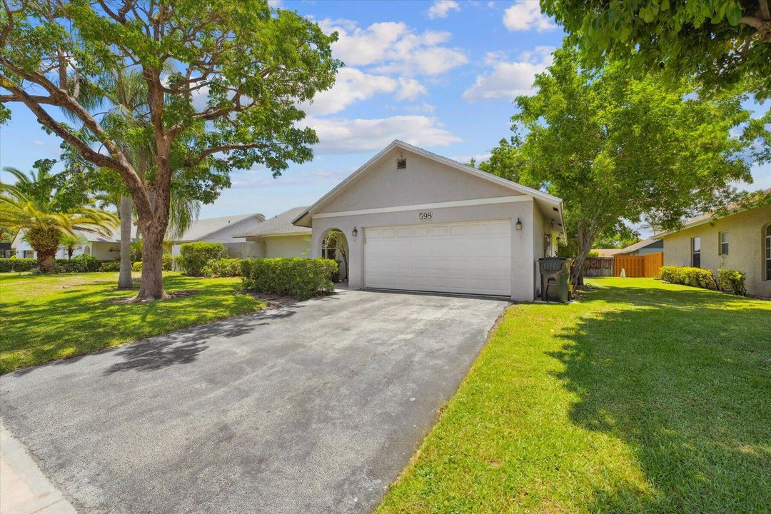 For Sale: $650,000 (3 beds, 2 baths, 1882 Square Feet)