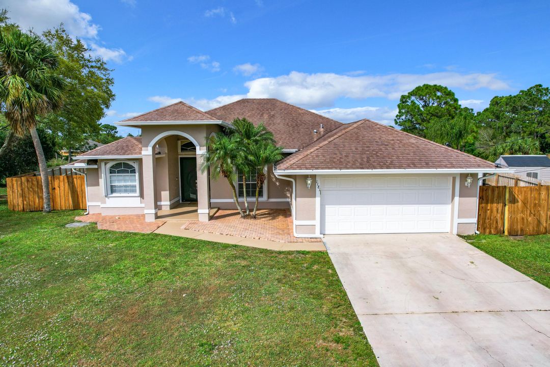 For Sale: $599,900 (4 beds, 2 baths, 2077 Square Feet)