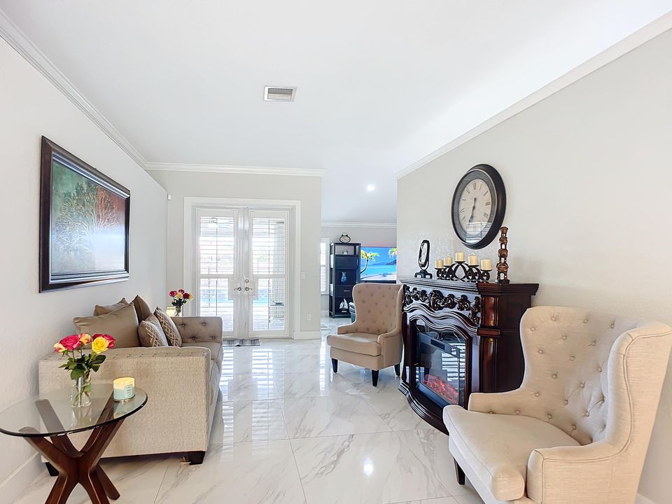 For Sale: $599,900 (4 beds, 2 baths, 2077 Square Feet)