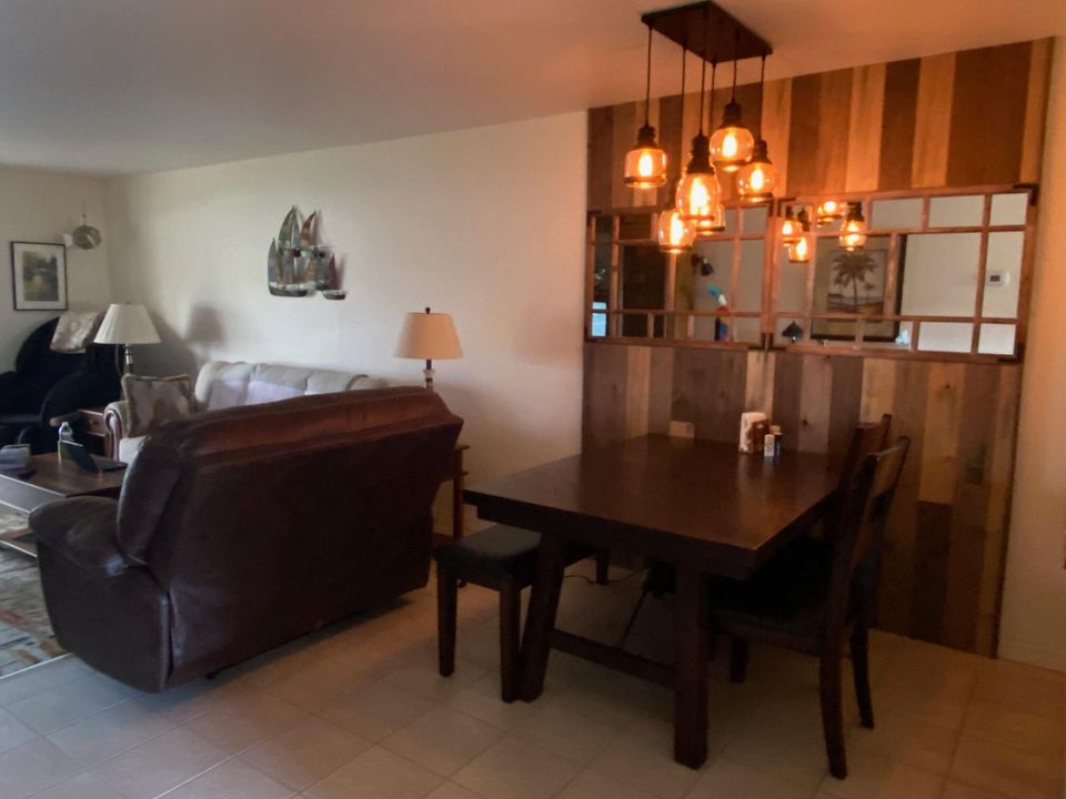 For Sale: $350,000 (2 beds, 2 baths, 1316 Square Feet)