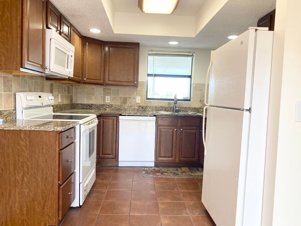 Active With Contract: $2,600 (3 beds, 2 baths, 1435 Square Feet)