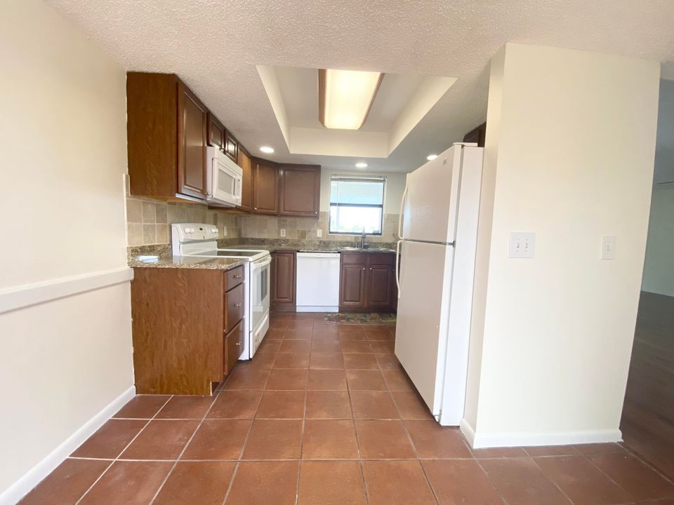 Active With Contract: $2,600 (3 beds, 2 baths, 1435 Square Feet)