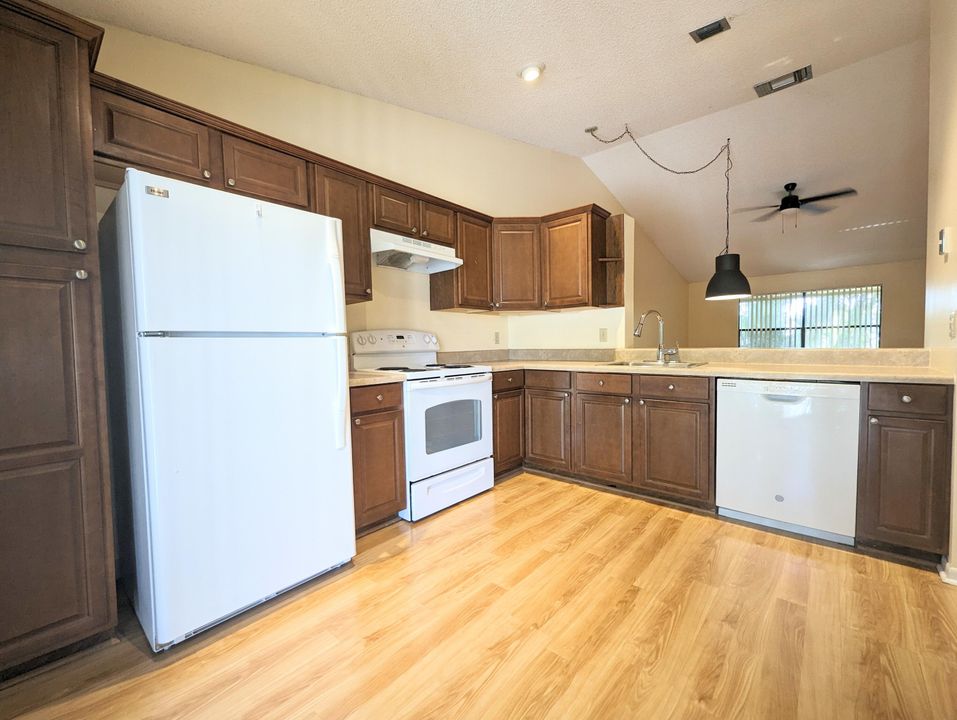 For Rent: $2,300 (3 beds, 2 baths, 1300 Square Feet)