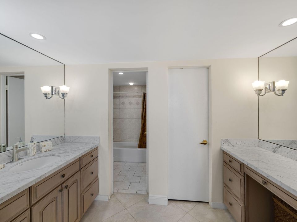 For Sale: $369,900 (2 beds, 2 baths, 1440 Square Feet)