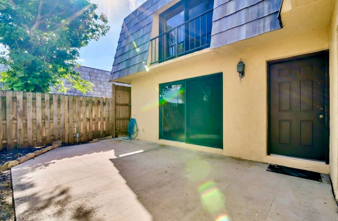 En Venta: $335,000 (2 camas, 2 baños, 1328 Pies cuadrados)