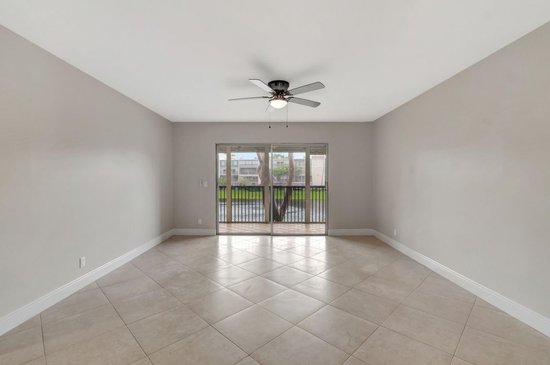 For Sale: $275,000 (2 beds, 2 baths, 1070 Square Feet)