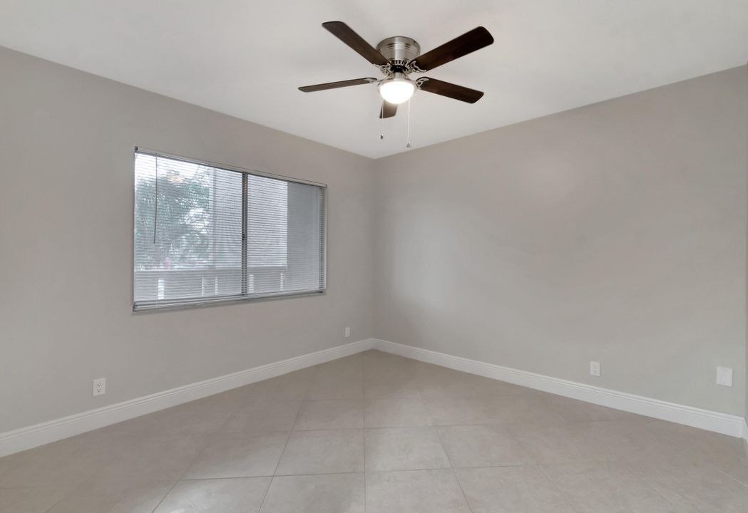 For Sale: $275,000 (2 beds, 2 baths, 1070 Square Feet)