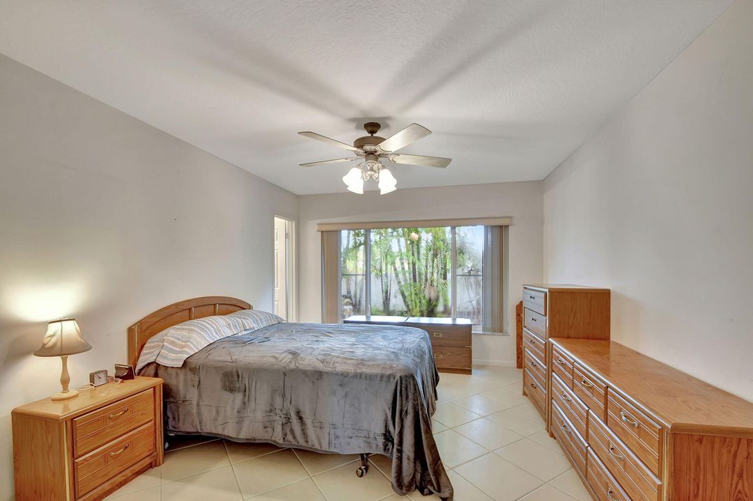 For Sale: $350,000 (2 beds, 2 baths, 1208 Square Feet)