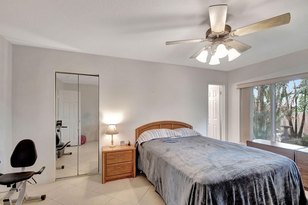 For Sale: $350,000 (2 beds, 2 baths, 1208 Square Feet)