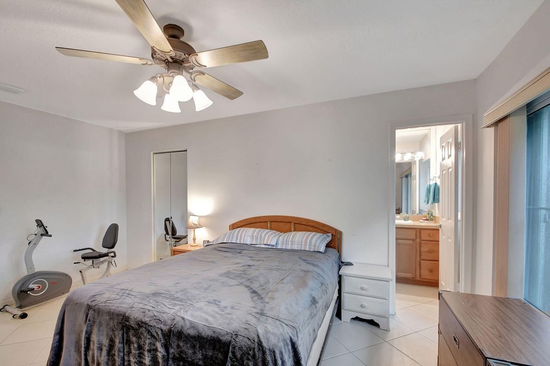 For Sale: $350,000 (2 beds, 2 baths, 1208 Square Feet)