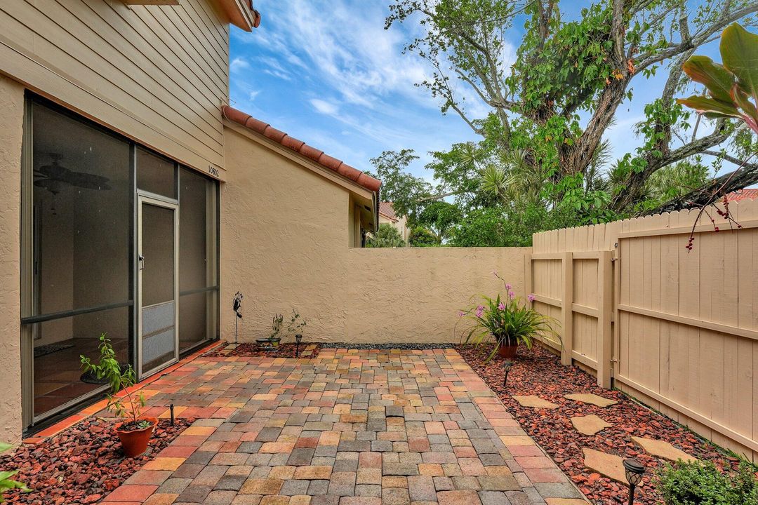 Active With Contract: $460,000 (3 beds, 2 baths, 1876 Square Feet)