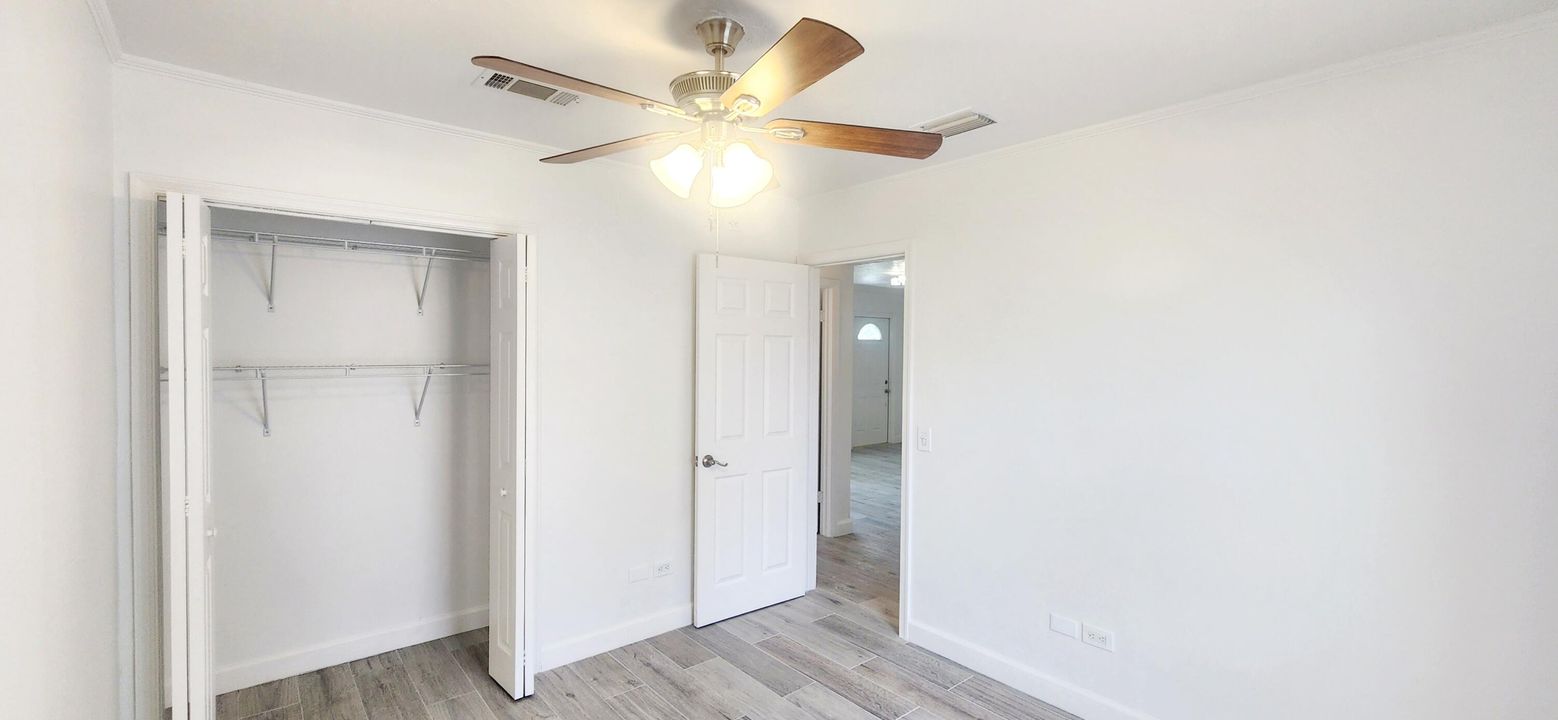 For Rent: $2,550 (2 beds, 1 baths, 888 Square Feet)