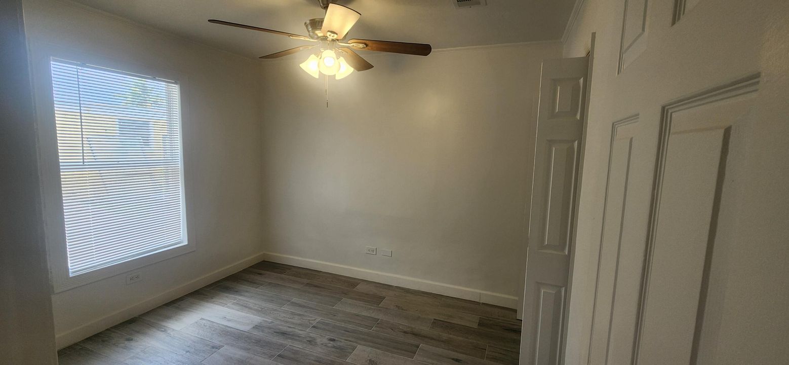 For Rent: $2,550 (2 beds, 1 baths, 888 Square Feet)