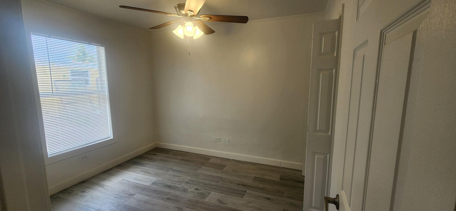 For Rent: $2,550 (2 beds, 1 baths, 888 Square Feet)