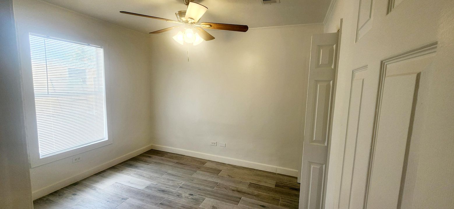 For Rent: $2,550 (2 beds, 1 baths, 888 Square Feet)