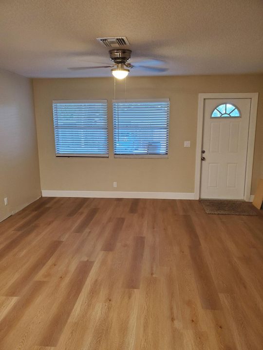 For Rent: $2,100 (2 beds, 1 baths, 800 Square Feet)