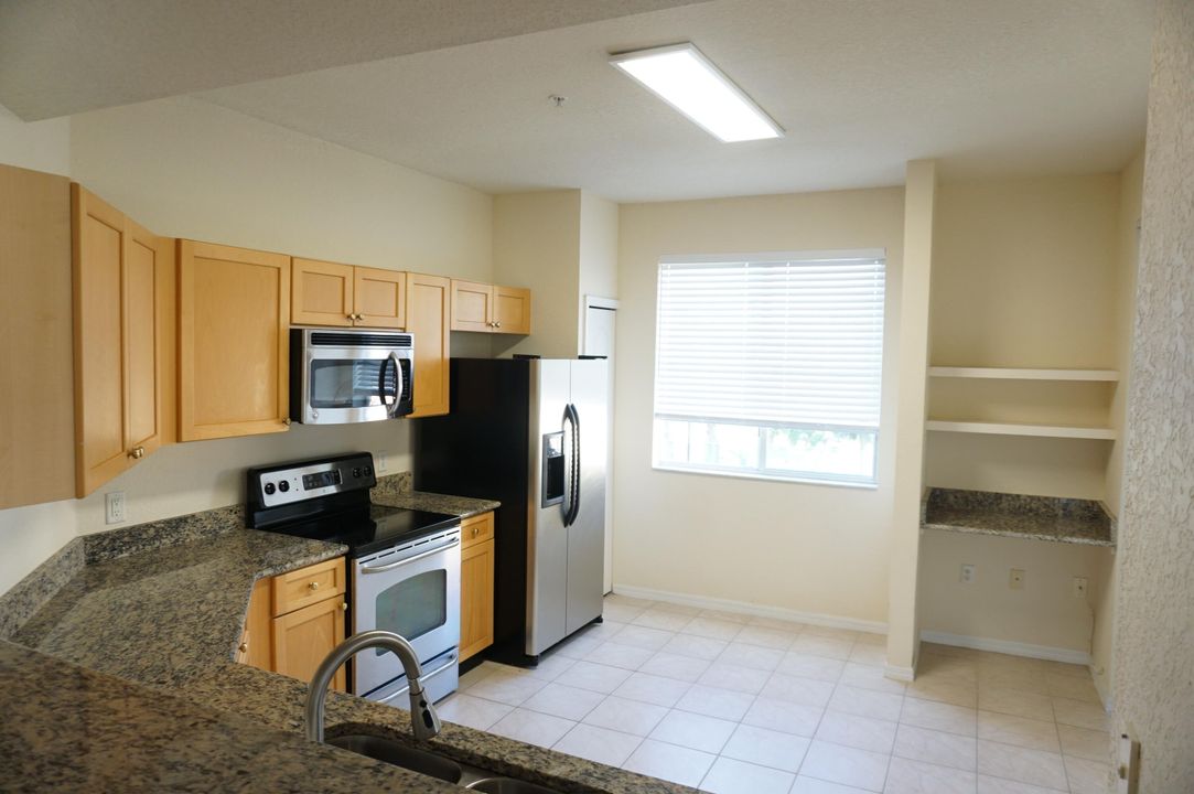 For Rent: $2,450 (2 beds, 2 baths, 1403 Square Feet)