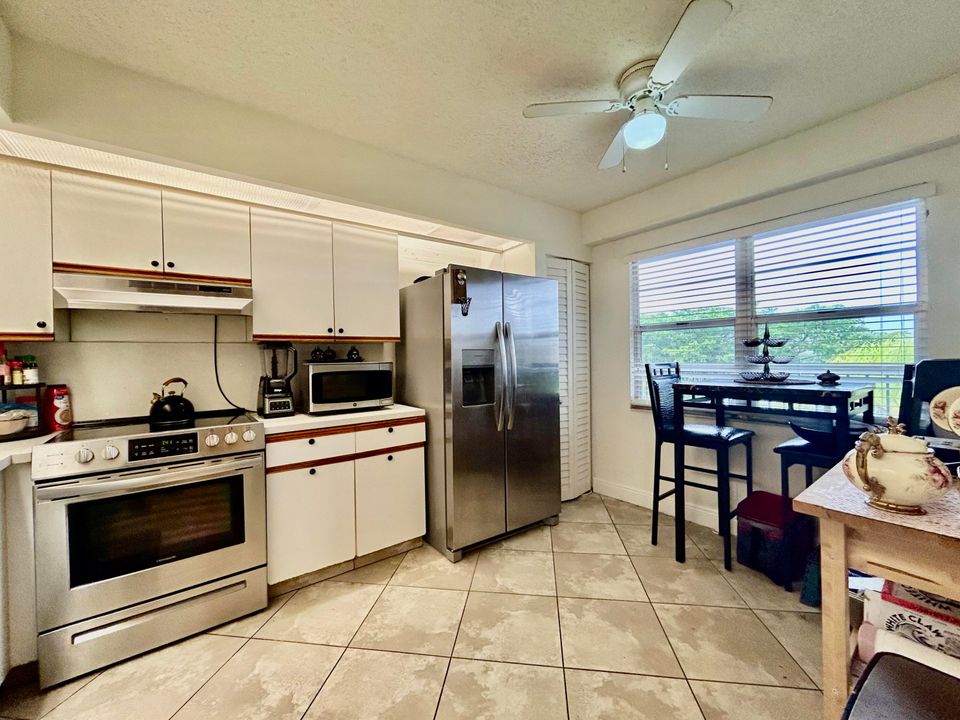 For Sale: $237,500 (2 beds, 2 baths, 1192 Square Feet)