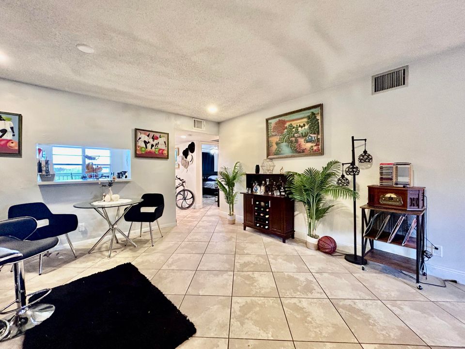 For Sale: $237,500 (2 beds, 2 baths, 1192 Square Feet)