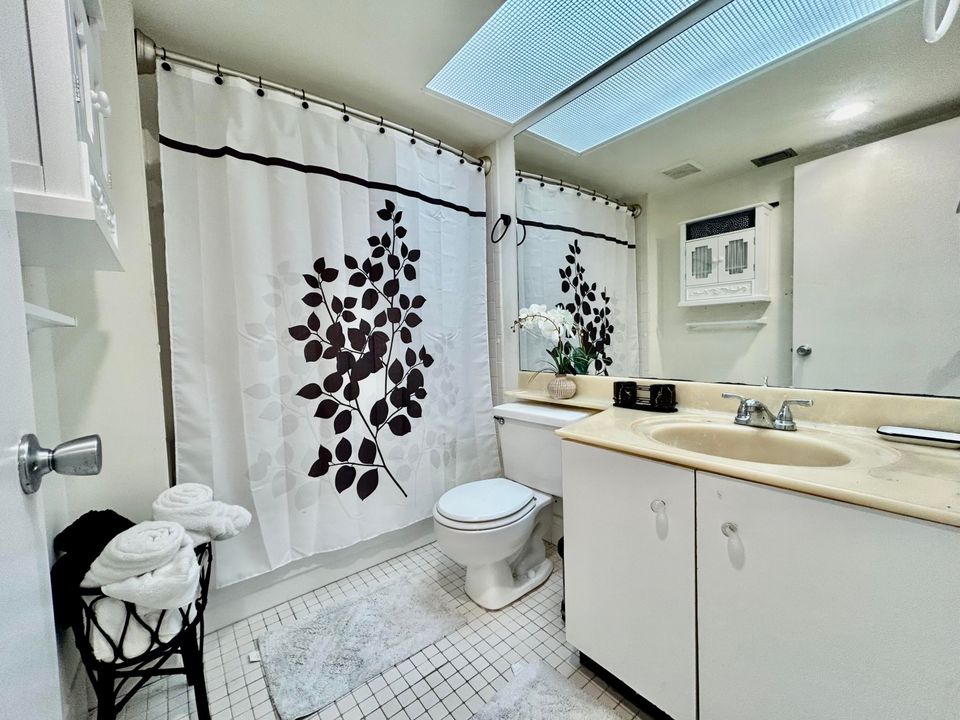 For Sale: $237,500 (2 beds, 2 baths, 1192 Square Feet)