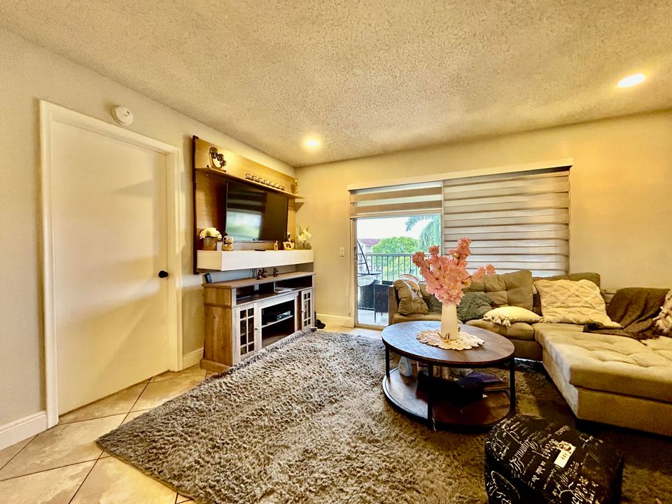 For Sale: $237,500 (2 beds, 2 baths, 1192 Square Feet)