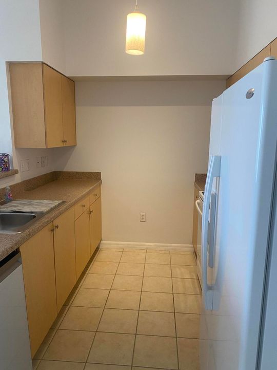 For Rent: $2,295 (1 beds, 1 baths, 690 Square Feet)