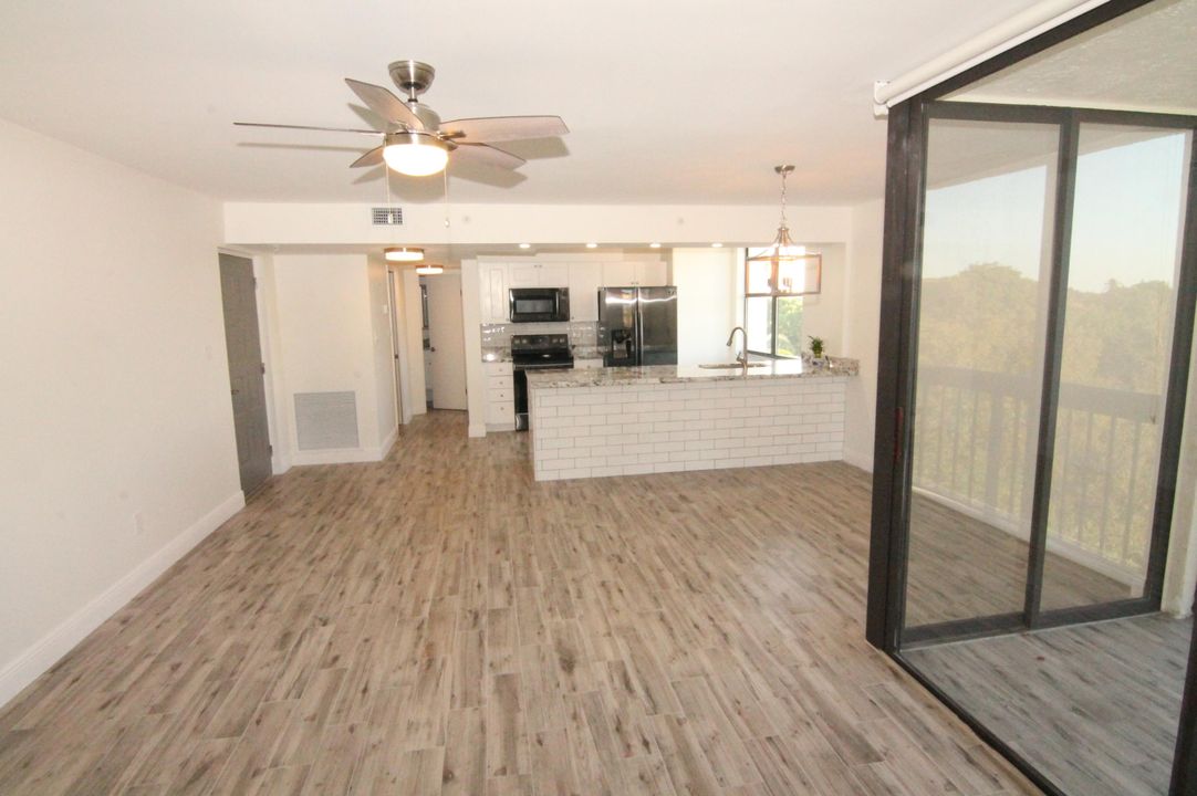 Active With Contract: $2,100 (1 beds, 1 baths, 731 Square Feet)