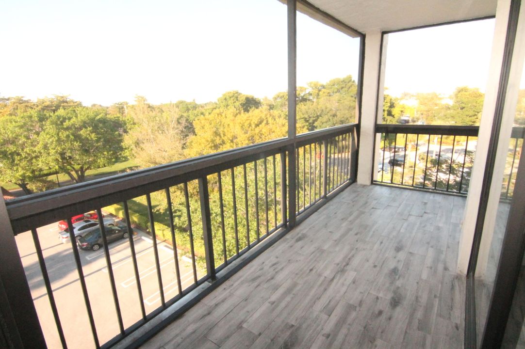 Active With Contract: $2,100 (1 beds, 1 baths, 731 Square Feet)