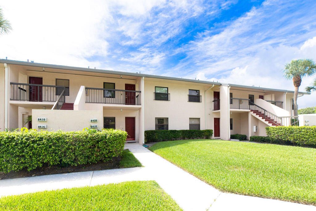 For Sale: $349,000 (2 beds, 2 baths, 975 Square Feet)