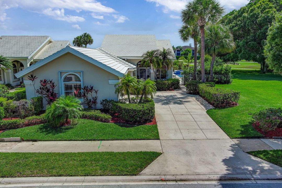 For Sale: $895,000 (3 beds, 2 baths, 2271 Square Feet)