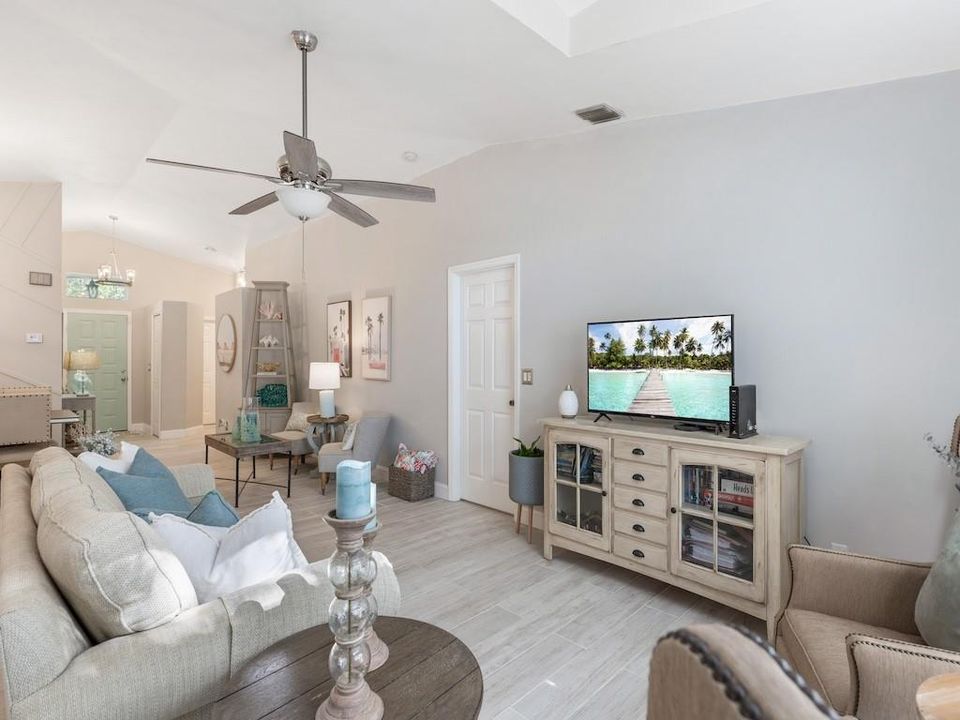 For Sale: $365,000 (3 beds, 2 baths, 1678 Square Feet)