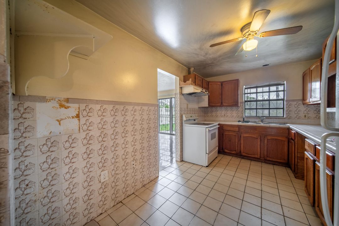 Active With Contract: $165,000 (3 beds, 1 baths, 1455 Square Feet)