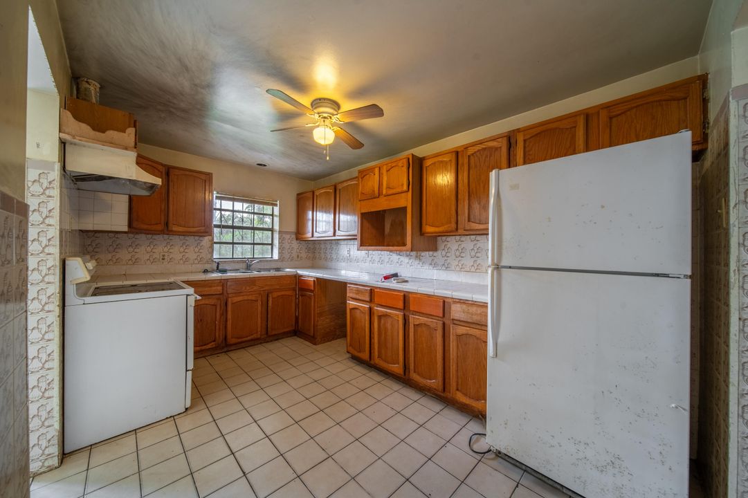 Active With Contract: $165,000 (3 beds, 1 baths, 1455 Square Feet)