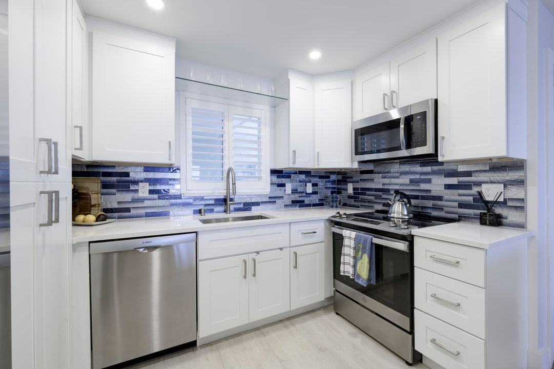 For Sale: $439,000 (2 beds, 2 baths, 1316 Square Feet)