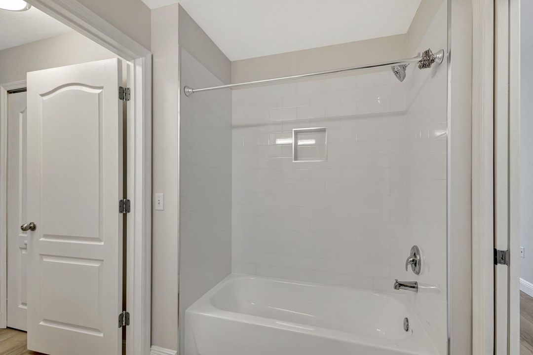 For Sale: $415,000 (2 beds, 2 baths, 1403 Square Feet)