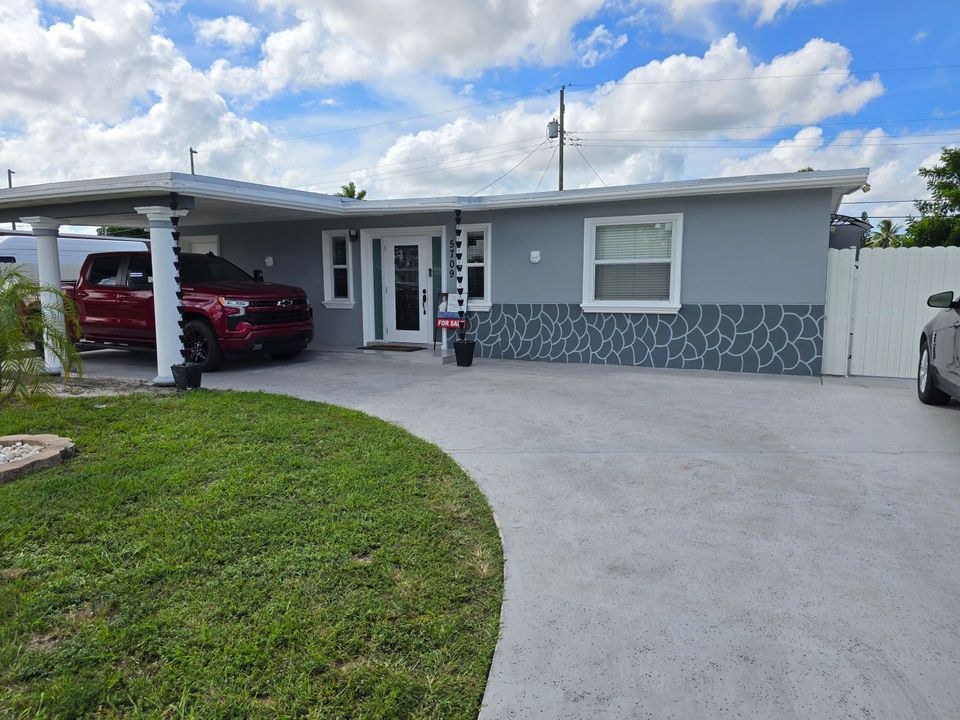 Active With Contract: $530,000 (3 beds, 3 baths, 1293 Square Feet)