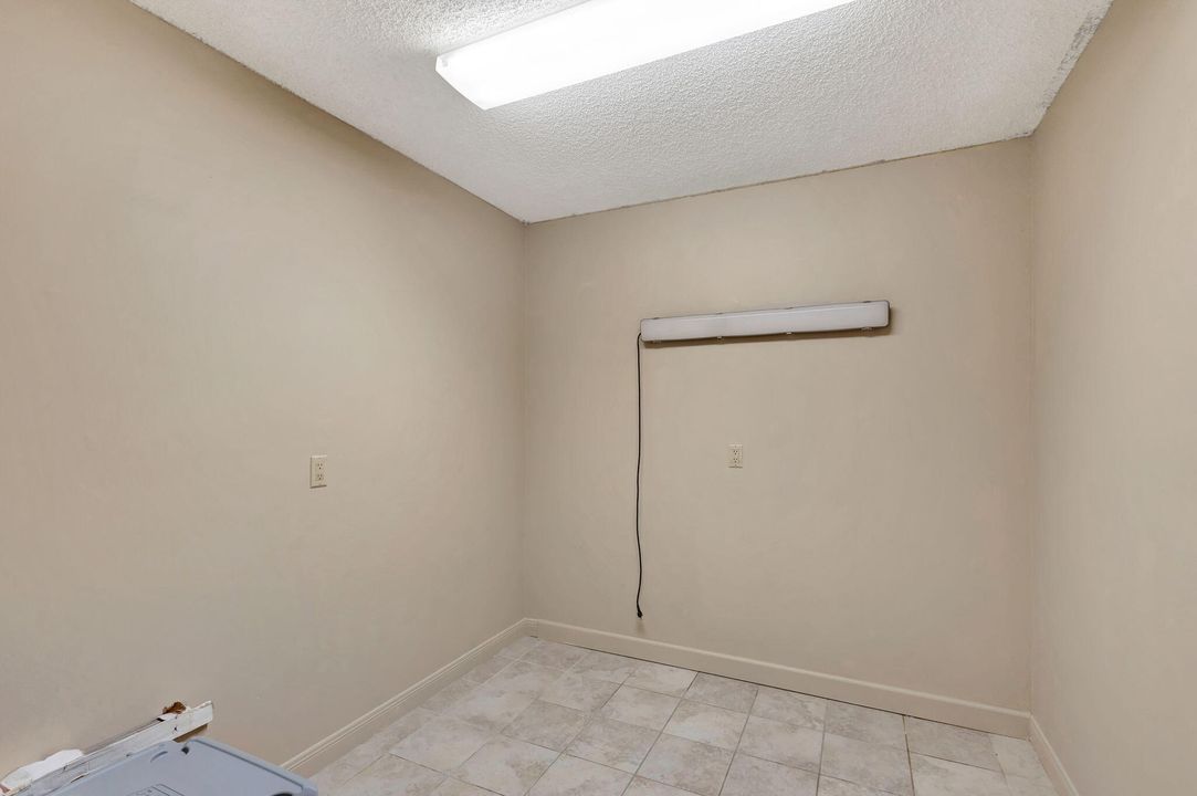 Active With Contract: $265,000 (2 beds, 2 baths, 1385 Square Feet)