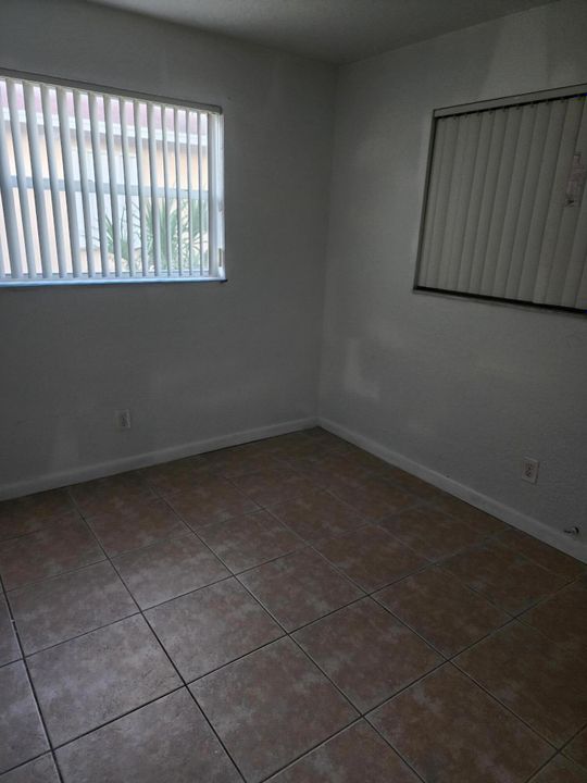 For Rent: $2,300 (3 beds, 1 baths, 1044 Square Feet)