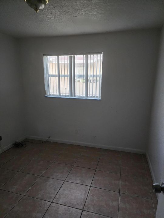 For Rent: $2,300 (3 beds, 1 baths, 1044 Square Feet)