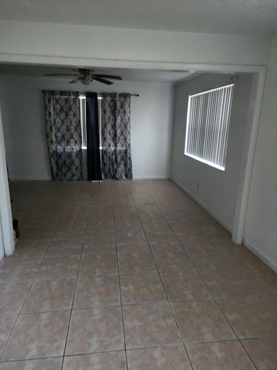 For Rent: $2,300 (3 beds, 1 baths, 1044 Square Feet)