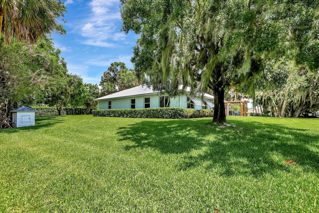 For Sale: $799,000 (3 beds, 2 baths, 2221 Square Feet)