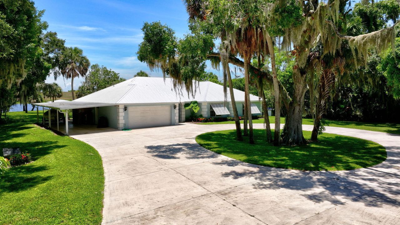 For Sale: $799,000 (3 beds, 2 baths, 2221 Square Feet)