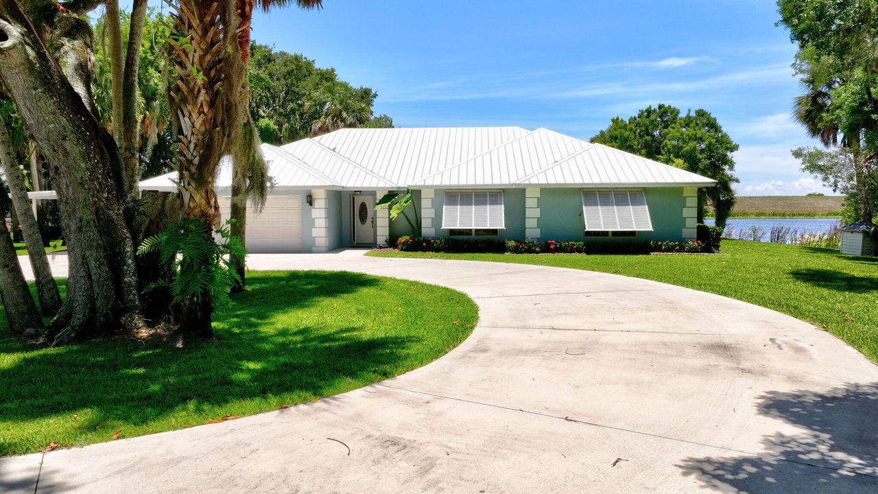 For Sale: $799,000 (3 beds, 2 baths, 2221 Square Feet)