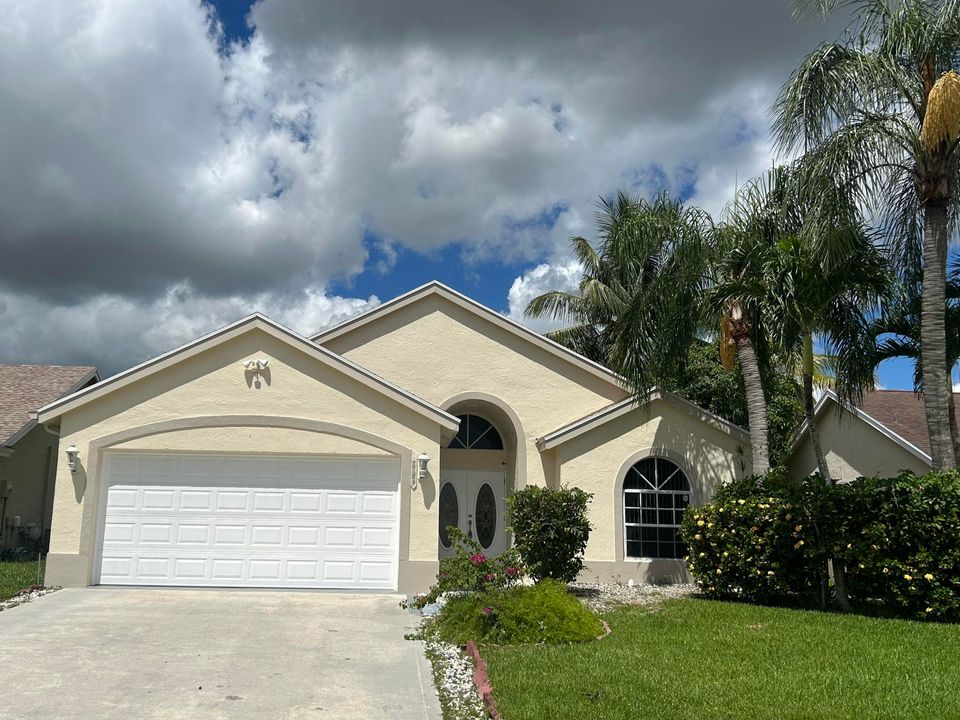 For Sale: $599,000 (3 beds, 2 baths, 1328 Square Feet)