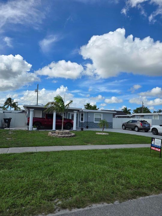 Active With Contract: $530,000 (3 beds, 3 baths, 1293 Square Feet)