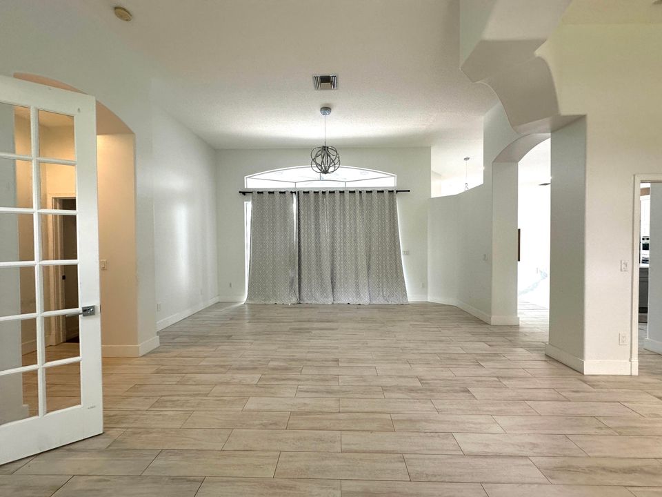 For Rent: $5,500 (5 beds, 3 baths, 3052 Square Feet)