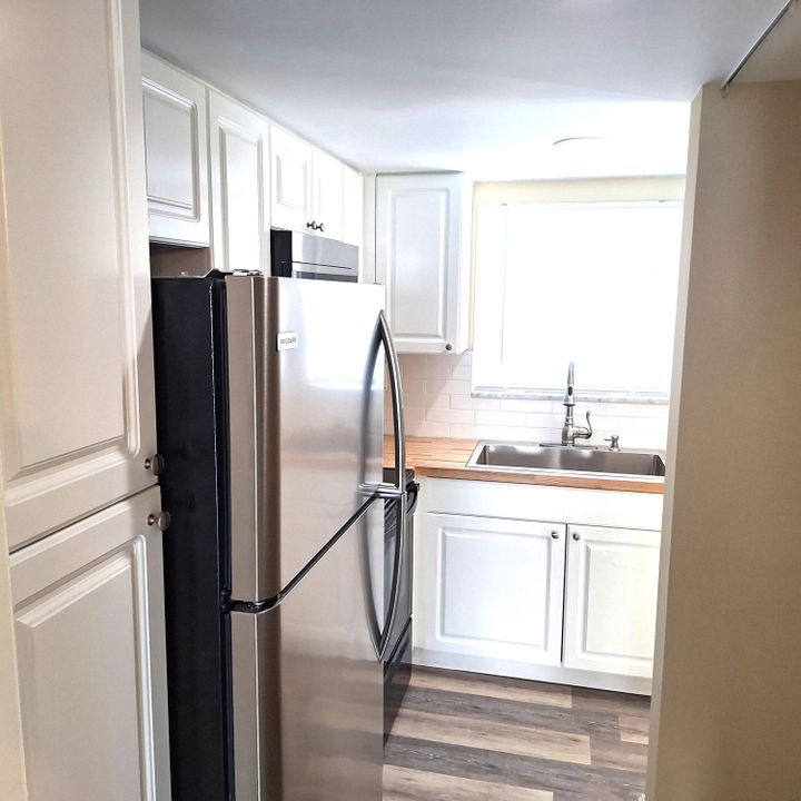 For Sale: $189,000 (2 beds, 1 baths, 825 Square Feet)